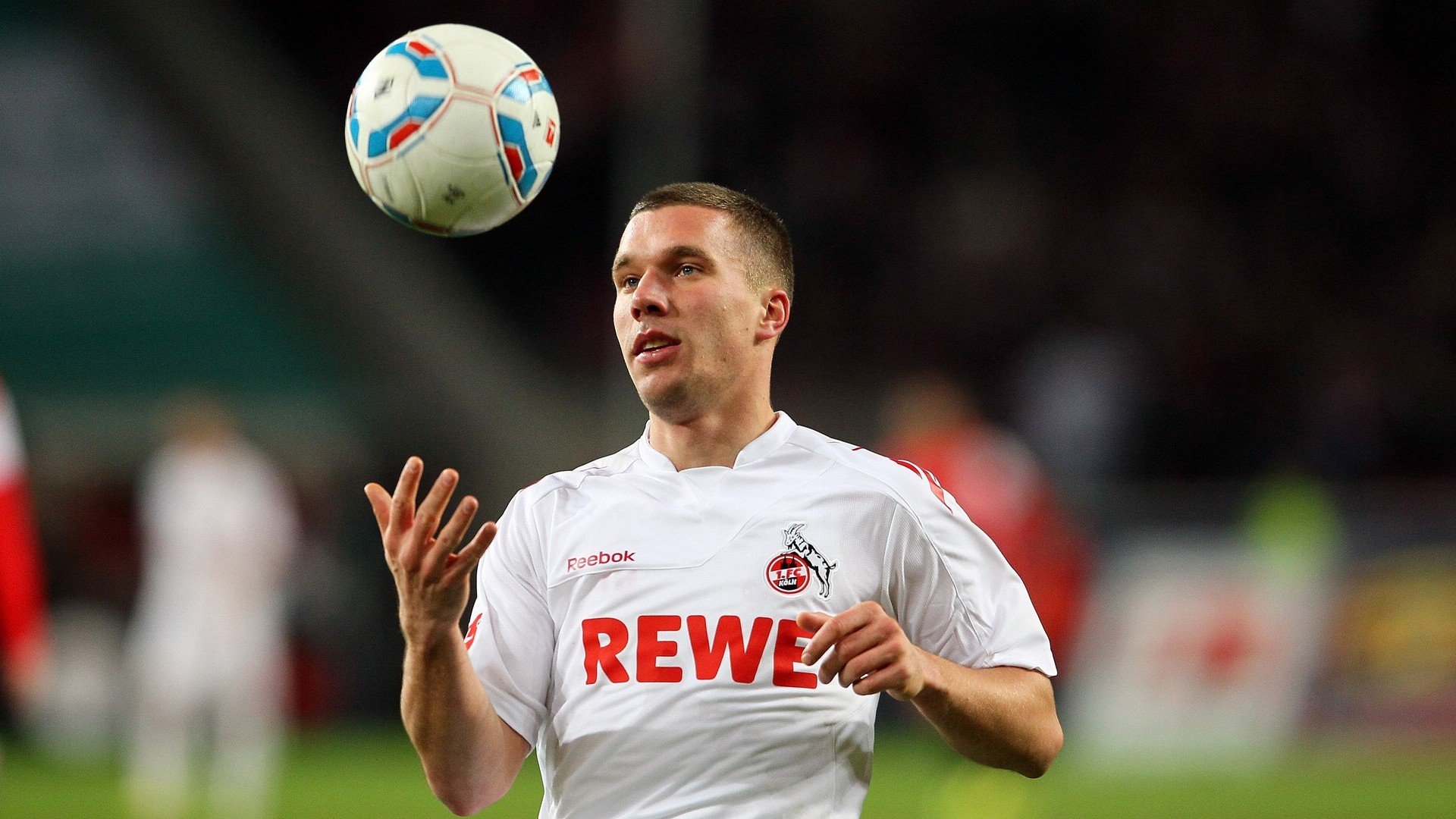 莱万多夫斯基遭遇十五连败,TES教练面临压力!